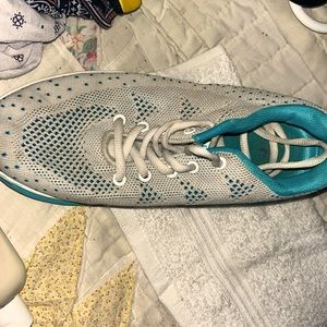 Impdcd:Brand name ~like brand new fee stains here and there but I can fix that !